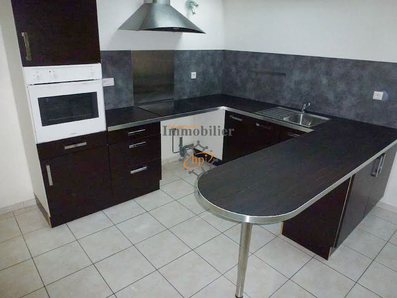 Location  appartement 4 pièces 96 m² à Saint-Affrique (12400), 601 €