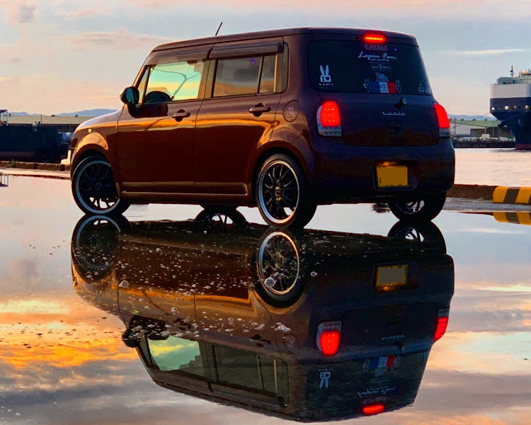 アルトラパンのラパン he22s・愛車ちゃん・雨上がりの愛車・水溜り映り込み・夕焼けと愛車に関するカスタム事例の投稿画像4枚目