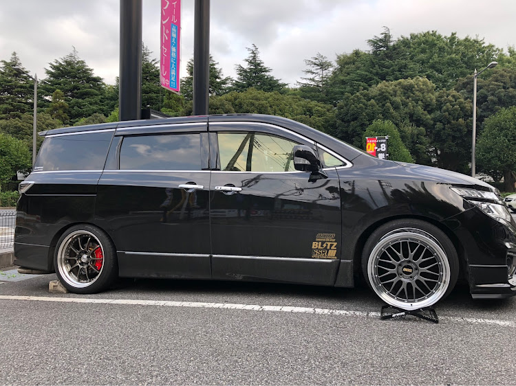 エルグランドのホイールを変えたい・スピーカー交換に関するカスタム事例の投稿画像2枚目