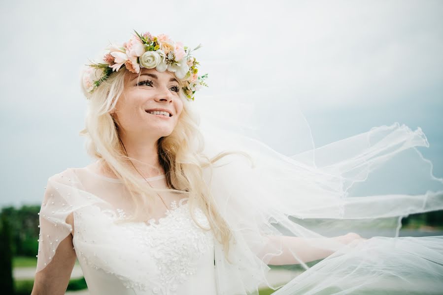 Fotografo di matrimoni Roberts Blaubuks (blaubuks). Foto del 13 giugno 2019