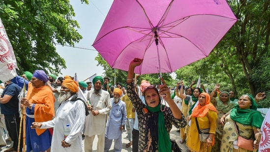 Thousands of farmers march against contentious laws, mark seven months of  protests | Latest News India - Hindustan Times