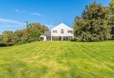 Maison avec piscine et jardin 17