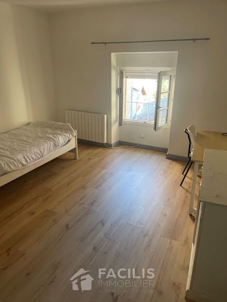 Location  appartement 4 pièces 75 m² à Poitiers (86000), 980 €