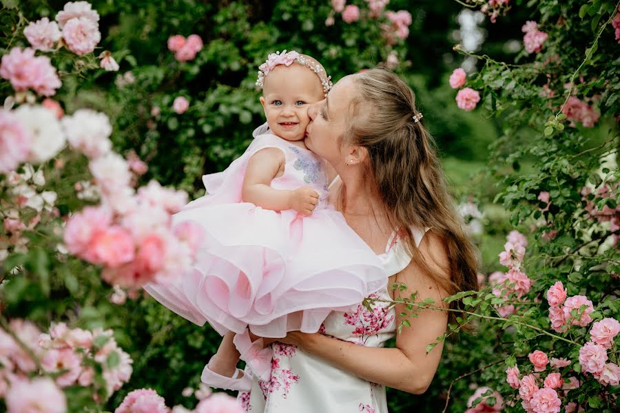 Wedding photographer Yuliya Kotelevskaya (kotelevskaya). Photo of 8 December 2022