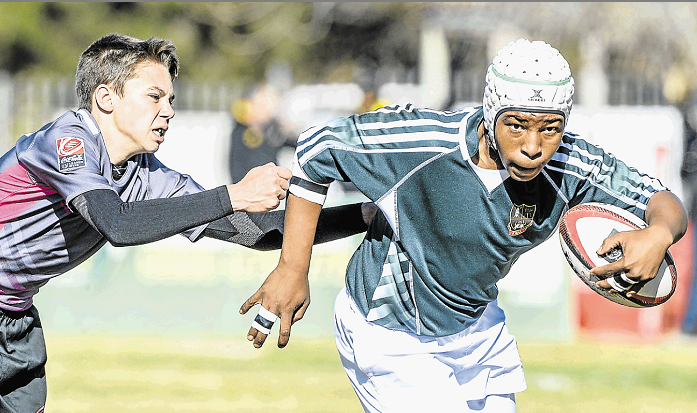 Bunono Jabavu of Border goes on the attack against the Pumas during day two of the U13 Coca-Cola Craven Week at Hoërskool Diamantveld in Kimberley yesterday. Border did enough to pull off a welcome victory.