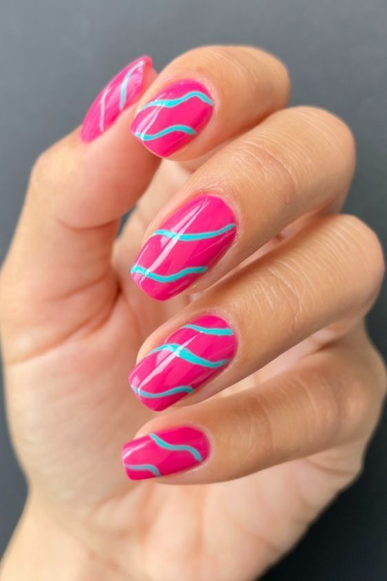 Imagem Com Nail Art Rosa Com Listras Azuis