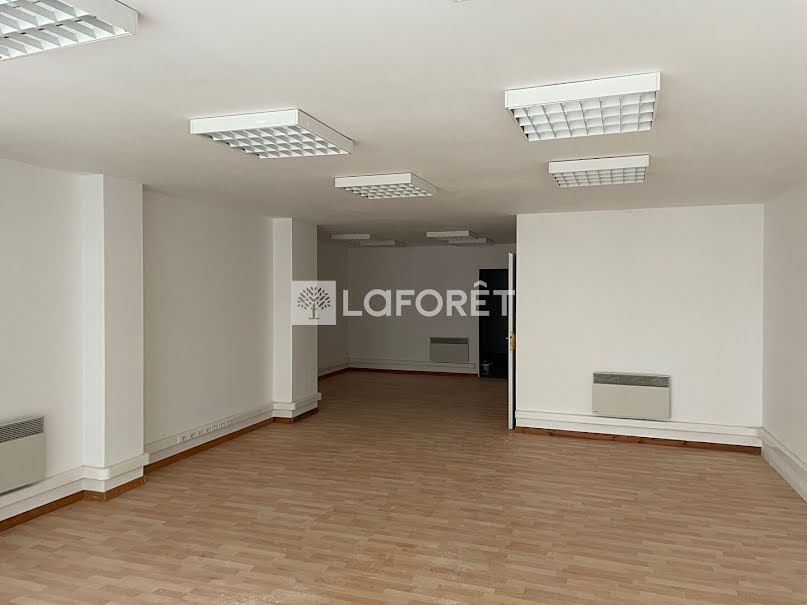 Location  locaux professionnels  103 m² à Hesdin (62140), 615 €