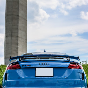 TT RS クーペ A6