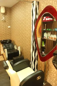 Q professional hair and beauty studio photo 2