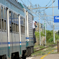 Treno in partenza sul binario 3 di 