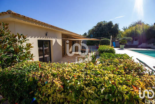 Maison avec piscine et terrasse