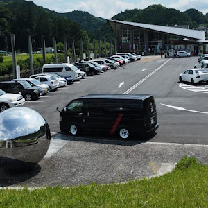 ハイエースバン TRH200V