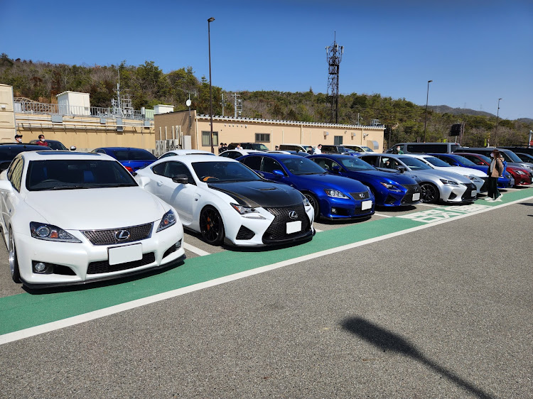 GS Fのホイール欲しいなぁ・Fオンリー・花粉まみれ・宝塚北サービスエリアに関するカスタム事例の投稿画像2枚目