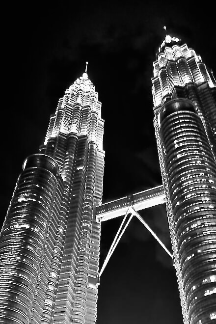 Petronas Towers by night di PaolaPolly