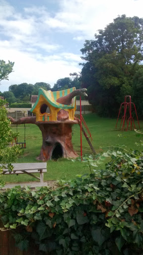 Oakdene Crescent Playground Rides