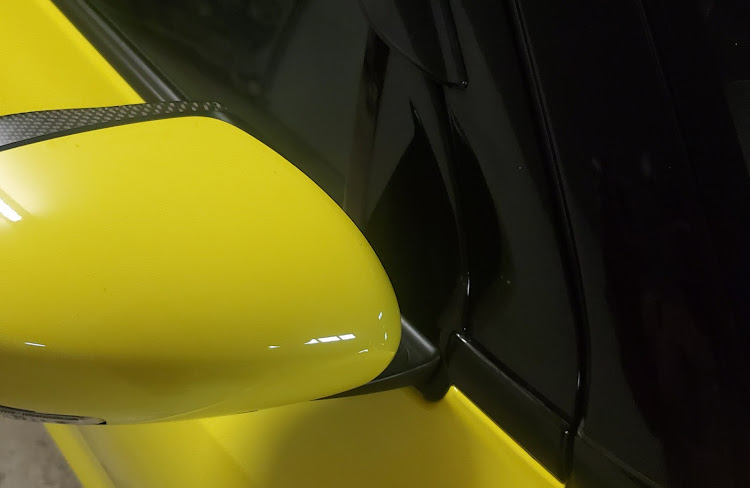 スイフトスポーツのチャンピオンイエロー・DIY・洗車・セカンドステージ・グリルカバー取付に関するカスタム事例の投稿画像7枚目