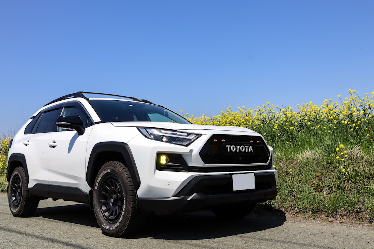 RAV4の菜の花と愛車・脱ゴリパケ中・タコマ風グリル・チャンネル登録ありがとうございます🙇‍♂️に関するカスタム事例の投稿画像1枚目