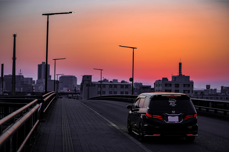 オデッセイの朝日を夕日と言ってもバレなさそう・朝日と夕日の違いに気付く人おるんかな？・夕日を撮れるのはまだまだ先になりそう・でも夏の朝日って5時前じゃないと撮れない・早起きは嫌いじゃないけど得意ではありませんに関するカスタム事例の投稿画像1枚目