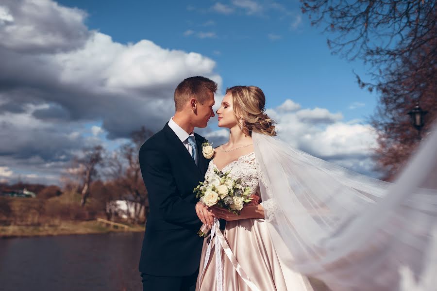 Fotógrafo de casamento Olesya Sapicheva (sapicheva). Foto de 1 de maio 2018