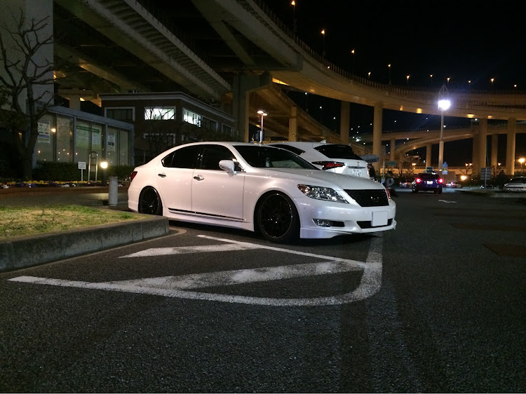 LSのホイール交換・ドライブに関するカスタム事例の投稿画像1枚目