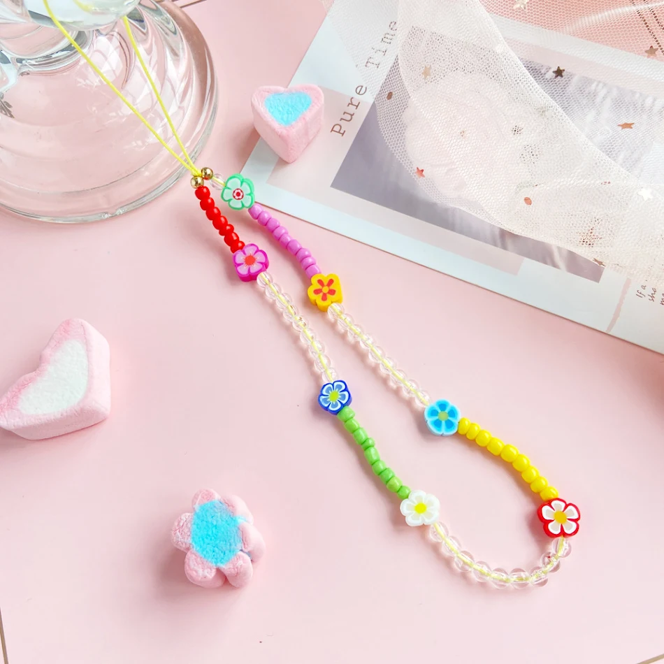 Bohemen regenboog polymeerklei kralen glazen kralen telefoonketting. Kleurrijk en uniek accessoire voor je telefoon.