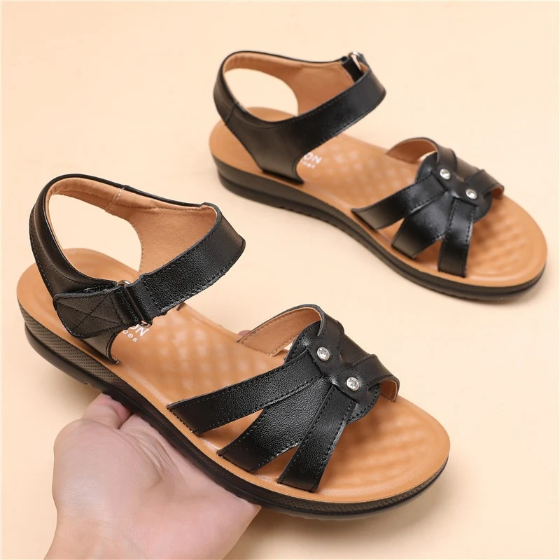 Chaussures plates en cuir véritable antidérapantes pour femmes d'âge moyen et personnes âgées, pour un confort et une sécurité optimaux.