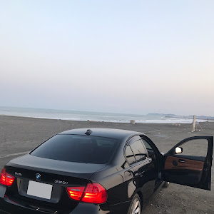 320i