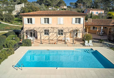 Villa avec piscine et terrasse 3