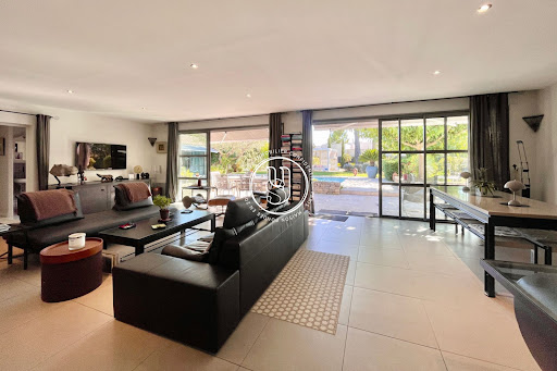 House with pool and terrace 4