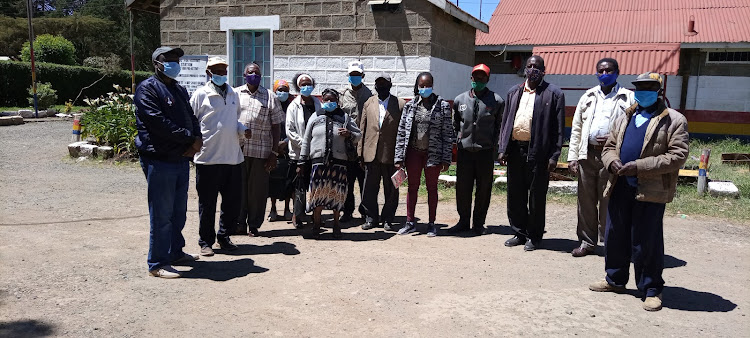 Nyandarua Central subcounty policec Dahir Abdillahi (left) and Nyumba Kumi elders from Ol Kalou town after a consultative forum at Ol Kalou police station on Saturday, November 21, 2020.