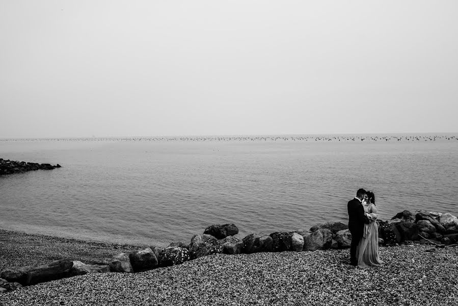 Fotografo di matrimoni Andreea Vasilache (e-motions). Foto del 25 marzo 2019