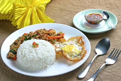 Kra Pao Rice With Basil Minced Chicken