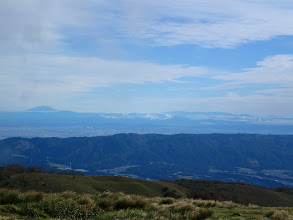 木曽御嶽山（左）と中央アルプス（右）