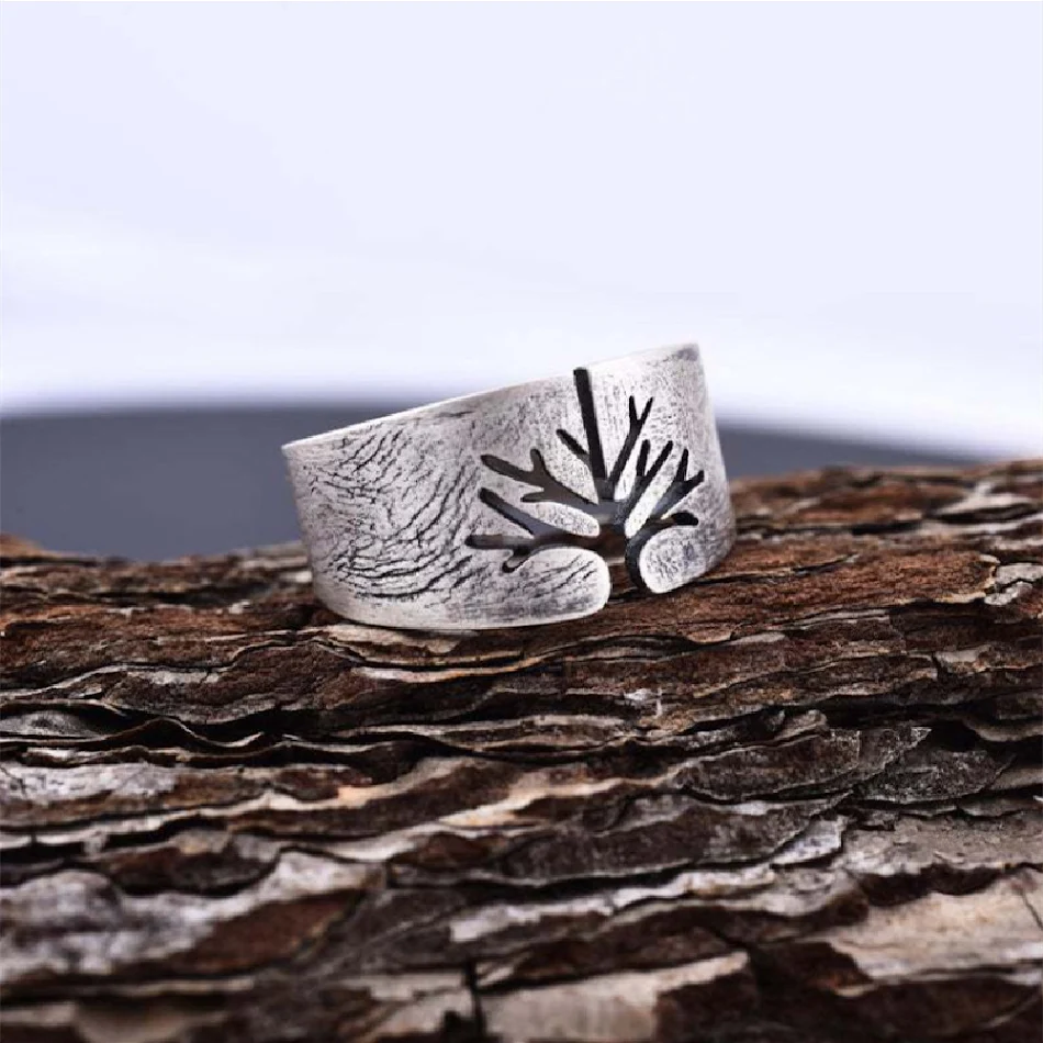 Titanium Stalen Geluksboom Ring Breng geluk en stijl in je leven. Een elegant cadeau voor meer succes en welvaart, gemaakt van duurzaam materiaal.