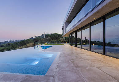 Maison avec jardin et terrasse 1