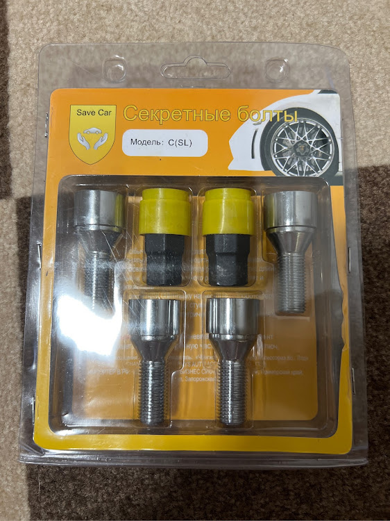 パサートヴァリアントのアリエクスプレス・盗難防止ロックナットに関するカスタム事例の投稿画像1枚目