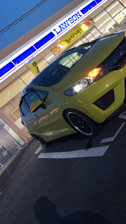 フィットの車高調整・DIY・ドライブ・洗車に関するカスタム事例の投稿画像1枚目