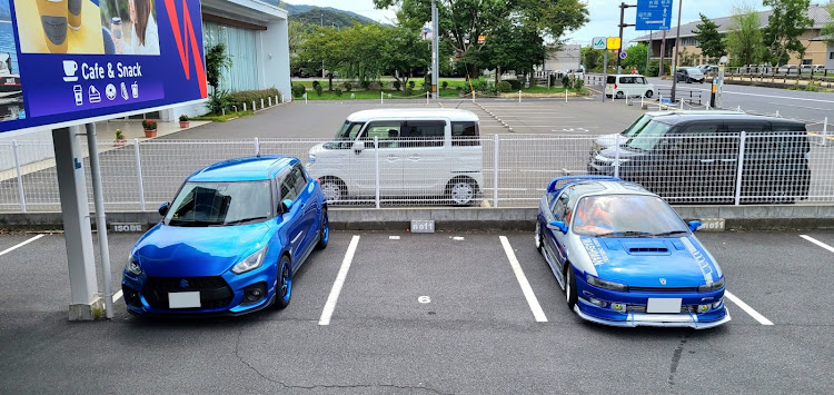 スイフトスポーツのイレブンマリンカフェ・イワシマン・青×青コラボ・青いソフトクリームに関するカスタム事例の投稿画像2枚目