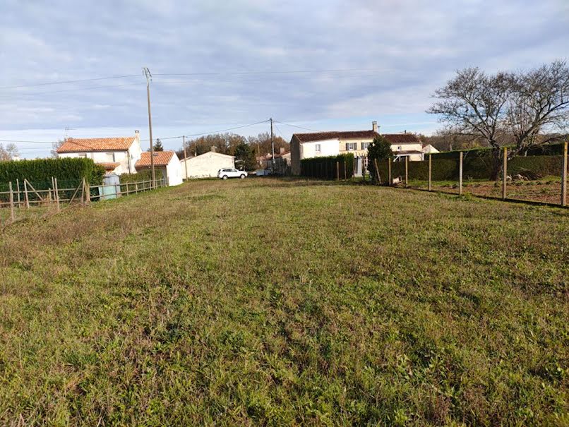 Vente terrain  1298 m² à Saint-Savinien (17350), 34 990 €