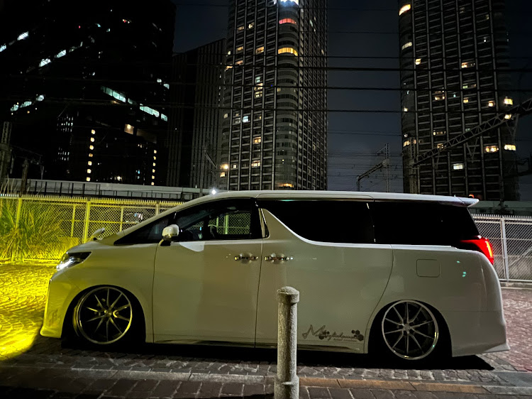 アルファードのYOASOBI・ドライブ・ご近所さんコラボ👏・ローズゴースト2・エムコンフィデンスに関するカスタム事例の投稿画像3枚目