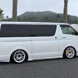 ハイエースバン TRH200V