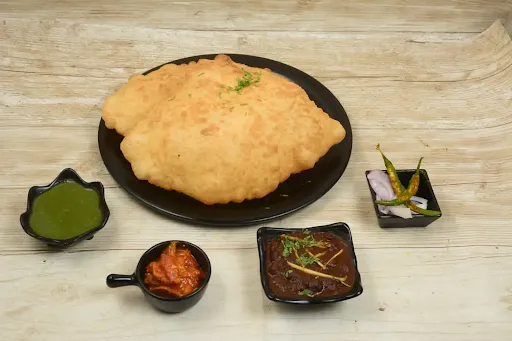 Panner Chole Bhature [2 Bhature, 1 Plate] With Sweet Lassi [300 Ml]