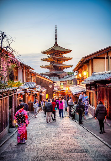 Yasaka Pagoda in Gion at sunset, Kyoto, Japan