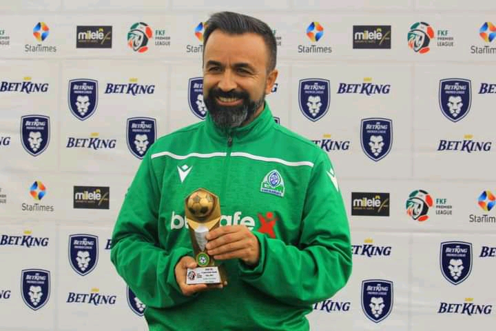 Former Gor Mahia head coach Vaz Pinto all smiles as he proudly displays the personalized trophy he received after bagging the FKF-PL May Coach of the Month award.