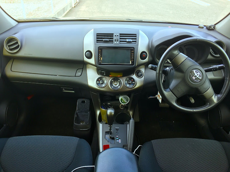 RAV4のインテリアパネル取付に関するカスタム事例の投稿画像2枚目