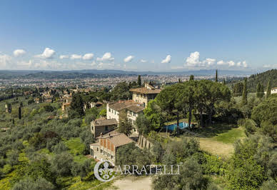 Villa with pool and garden 5