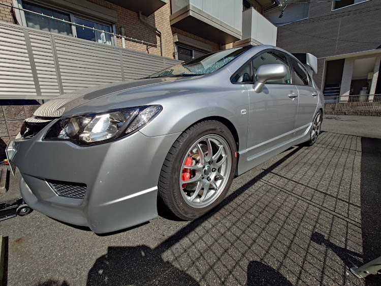 シビックタイプRのFD2シビックタイプR・車高調整・スタッドレスタイヤからノーマルタイヤ交換に関するカスタム事例の投稿画像1枚目