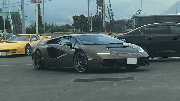 パレットのパレット・新型カウンタック・512TR・ガソスタにてに関するカスタム事例の投稿画像4枚目