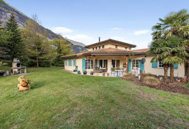 House with garden and terrace 2