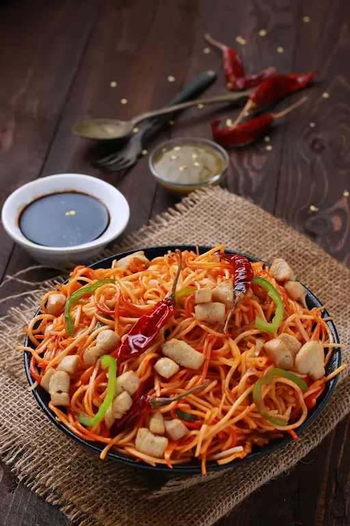 Schezwan Chicken Noodles